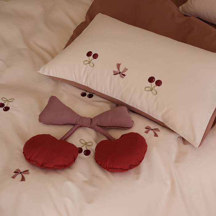 91家纺网 家纺一手货源 找家纺 安莱生活 2025新款贡缎磨毛60s绣花四件套-风格二 樱桃小金链