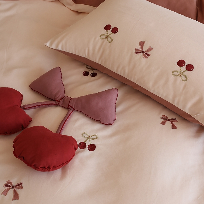 91家纺网 家纺一手货源 找家纺 安莱生活 2025新款贡缎磨毛60s绣花四件套-风格二 樱桃小金链