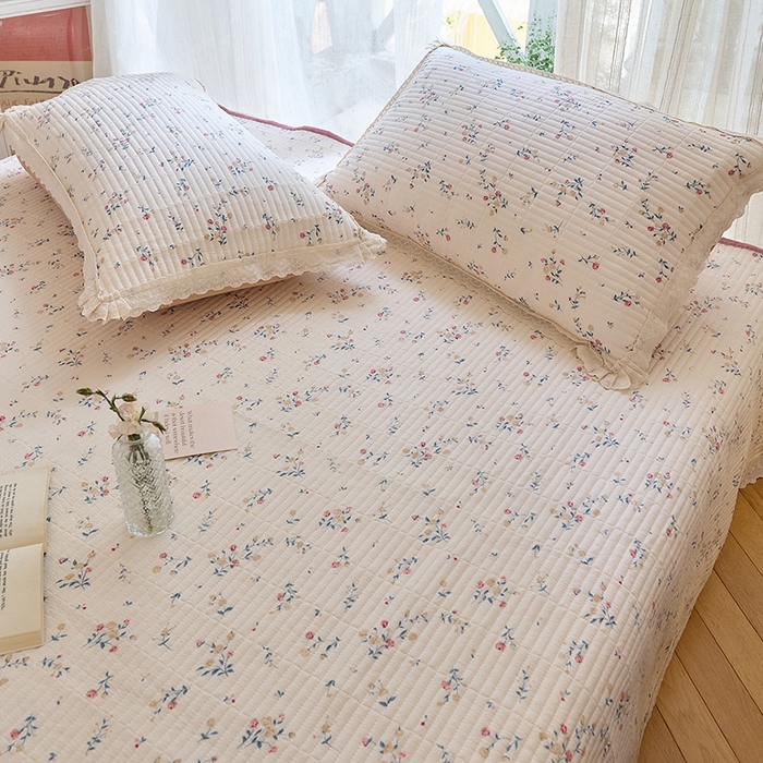 91家纺网 家纺一手货源 找家纺 （总）鑫喜莱 2025新款纯棉镂空花边云感木棉印花被套单件夹棉床盖枕套