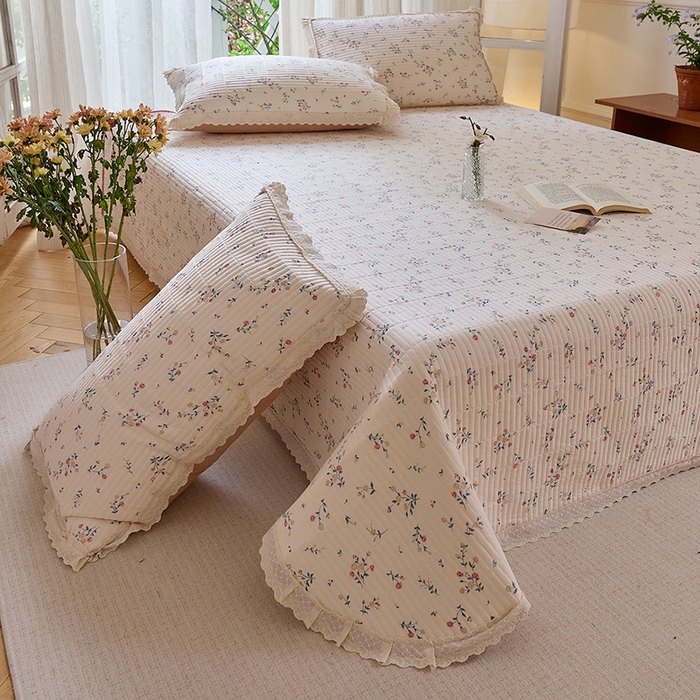 91家纺网 家纺一手货源 找家纺 （总）鑫喜莱 2025新款纯棉镂空花边云感木棉印花被套单件夹棉床盖枕套