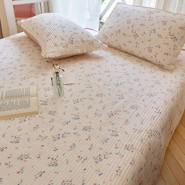 91家纺网 家纺一手货源 找家纺 （总）鑫喜莱 2025新款纯棉镂空花边云感木棉印花被套单件夹棉床盖枕套