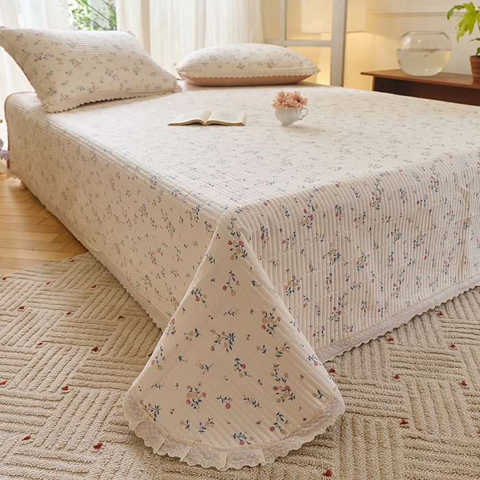 91家纺网 家纺一手货源 找家纺 鑫喜莱 2025新款纯棉镂空花边云感木棉印花被套单件夹棉床盖枕套 春风十里