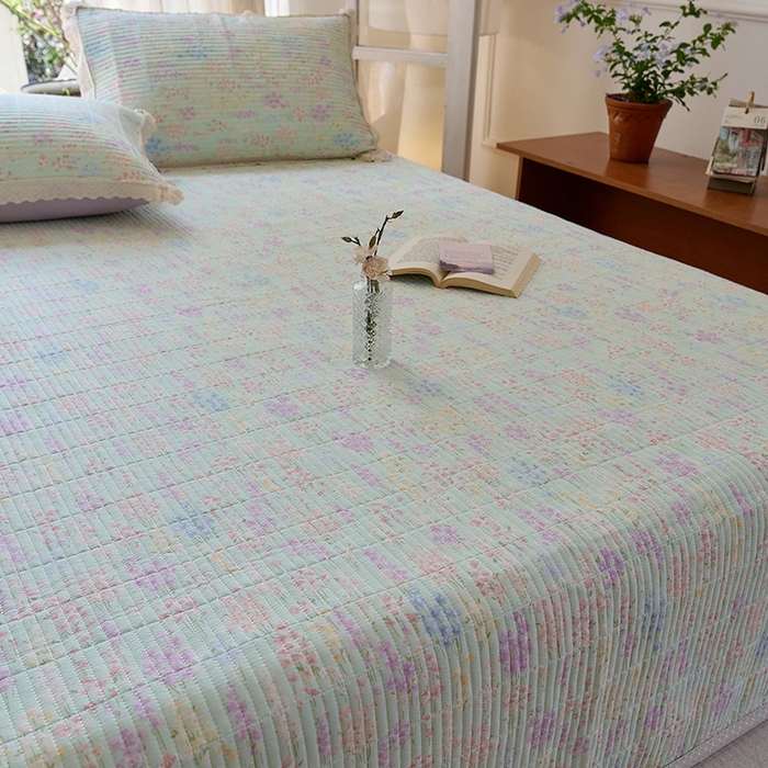 91家纺网 家纺一手货源 找家纺 鑫喜莱 2025新款纯棉镂空花边云感木棉印花被套单件夹棉床盖枕套 薰衣柔风