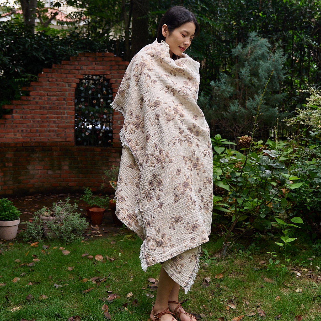 91家纺网 家纺一手货源 找家纺 沐瑟家纺 2025新款全棉流苏纱布披肩毯空调毯多功能午休毯牛角披肩毯民宿风 洛颖