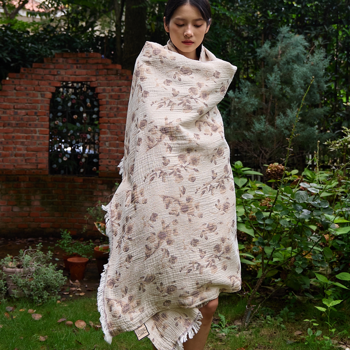 91家纺网 家纺一手货源 找家纺 沐瑟家纺 2025新款全棉流苏纱布披肩毯空调毯多功能午休毯牛角披肩毯民宿风 洛颖