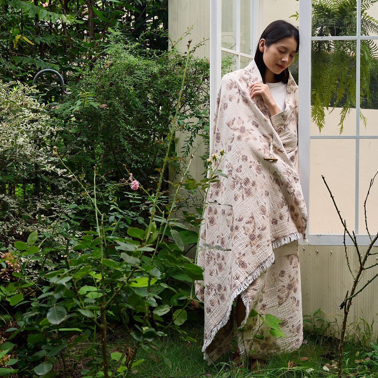 91家纺网 家纺一手货源 找家纺 沐瑟家纺 2025新款全棉流苏纱布披肩毯空调毯多功能午休毯牛角披肩毯民宿风 洛颖