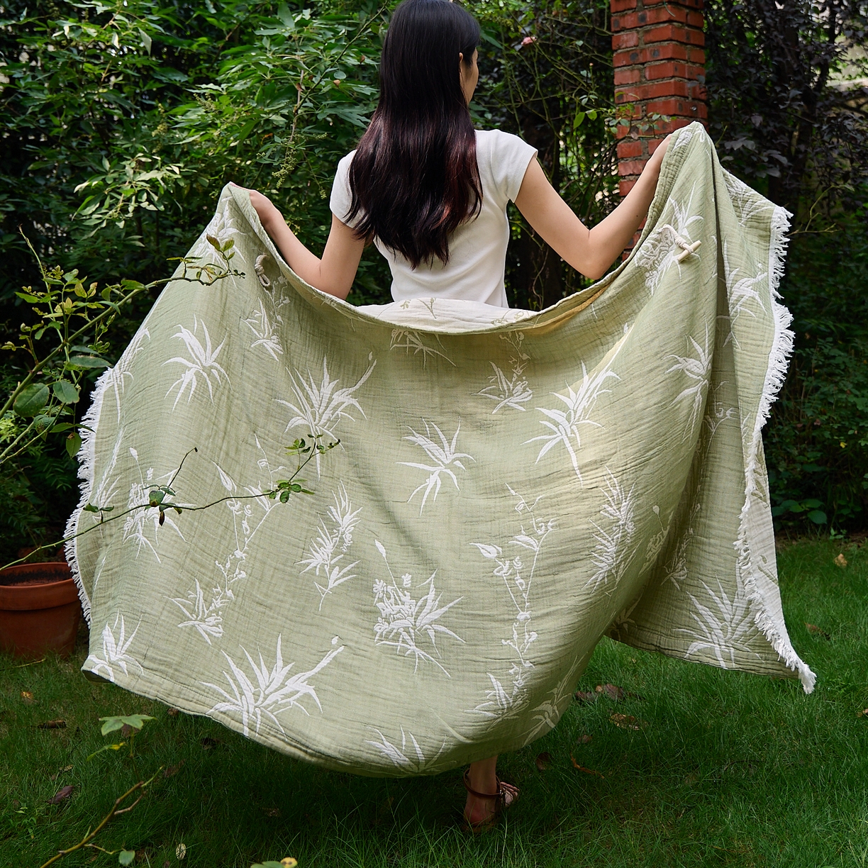 91家纺网 家纺一手货源 找家纺 沐瑟家纺 2025新款全棉流苏纱布披肩毯空调毯多功能午休毯牛角披肩毯民宿风 清叶