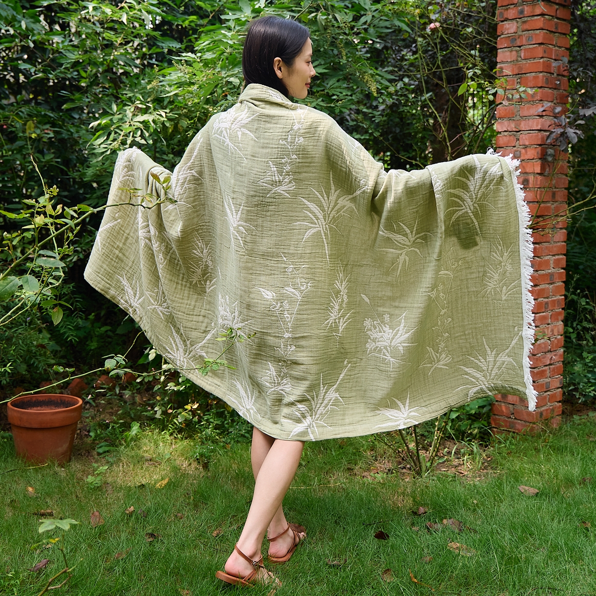 91家纺网 家纺一手货源 找家纺 沐瑟家纺 2025新款全棉流苏纱布披肩毯空调毯多功能午休毯牛角披肩毯民宿风 清叶