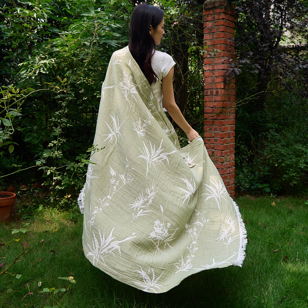 91家纺网 家纺一手货源 找家纺 沐瑟家纺 2025新款全棉流苏纱布披肩毯空调毯多功能午休毯牛角披肩毯民宿风 清叶