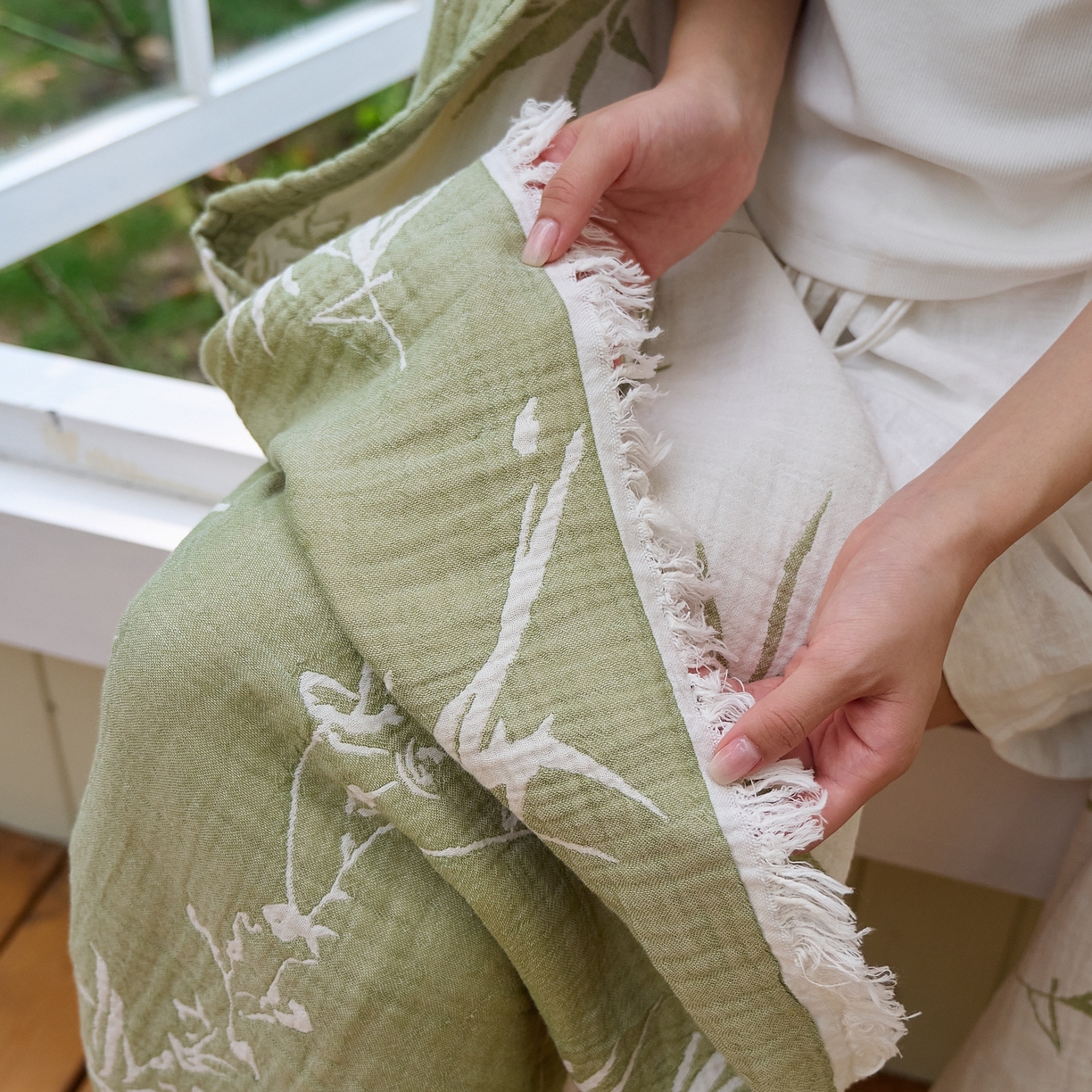 91家纺网 家纺一手货源 找家纺 沐瑟家纺 2025新款全棉流苏纱布披肩毯空调毯多功能午休毯牛角披肩毯民宿风 清叶