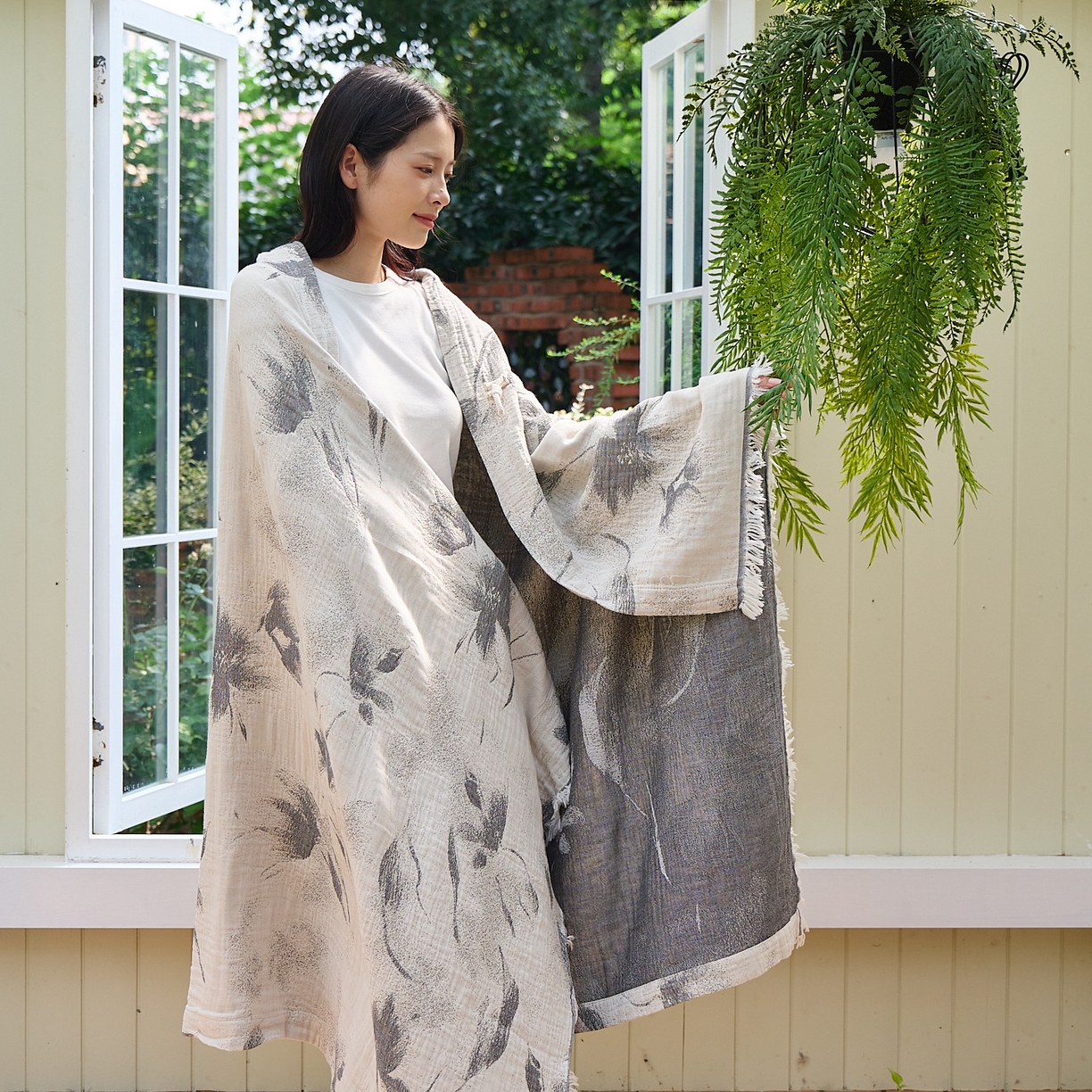 91家纺网 家纺一手货源 找家纺 沐瑟家纺 2025新款全棉流苏纱布披肩毯空调毯多功能午休毯牛角披肩毯民宿风 水墨花