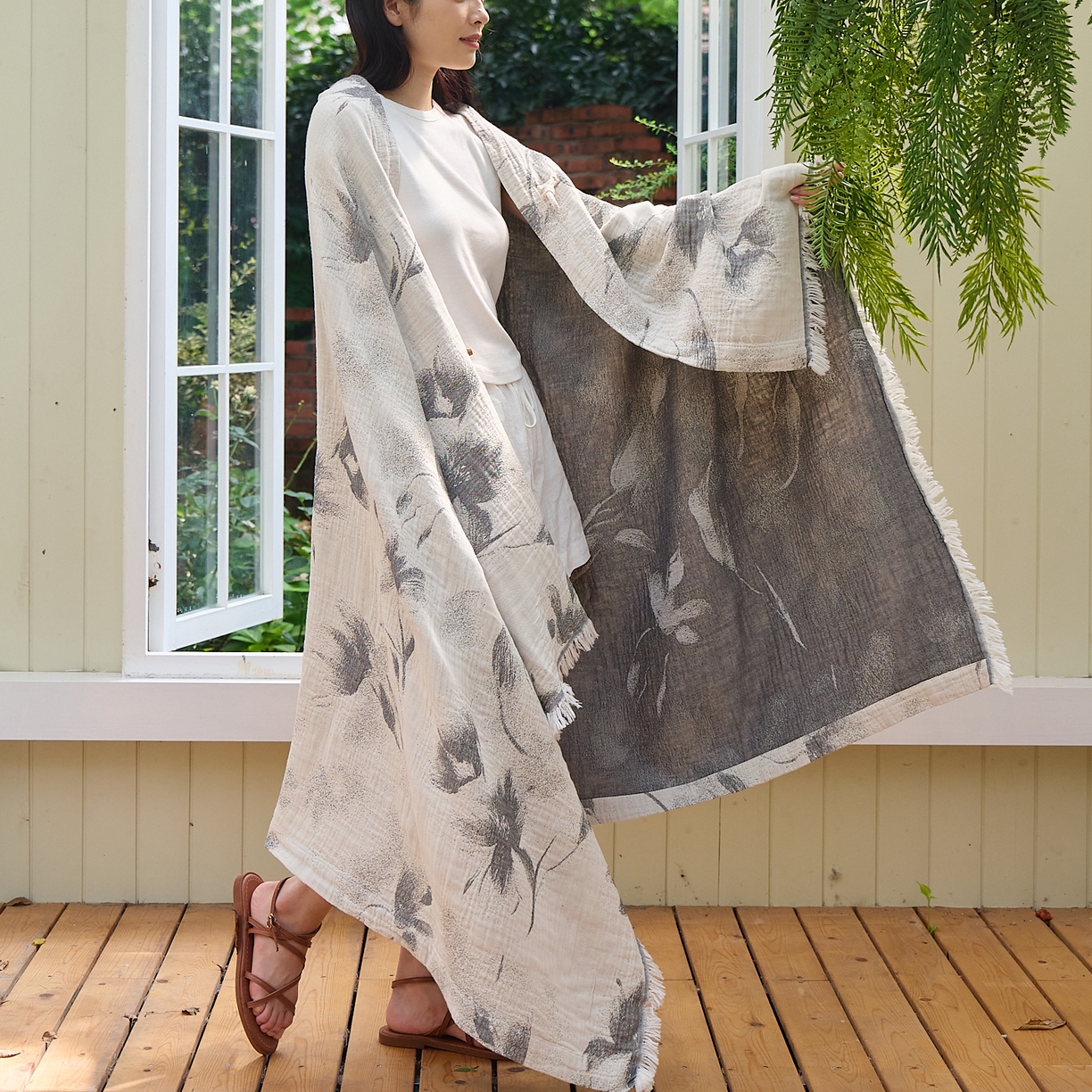 91家纺网 家纺一手货源 找家纺 沐瑟家纺 2025新款全棉流苏纱布披肩毯空调毯多功能午休毯牛角披肩毯民宿风 水墨花