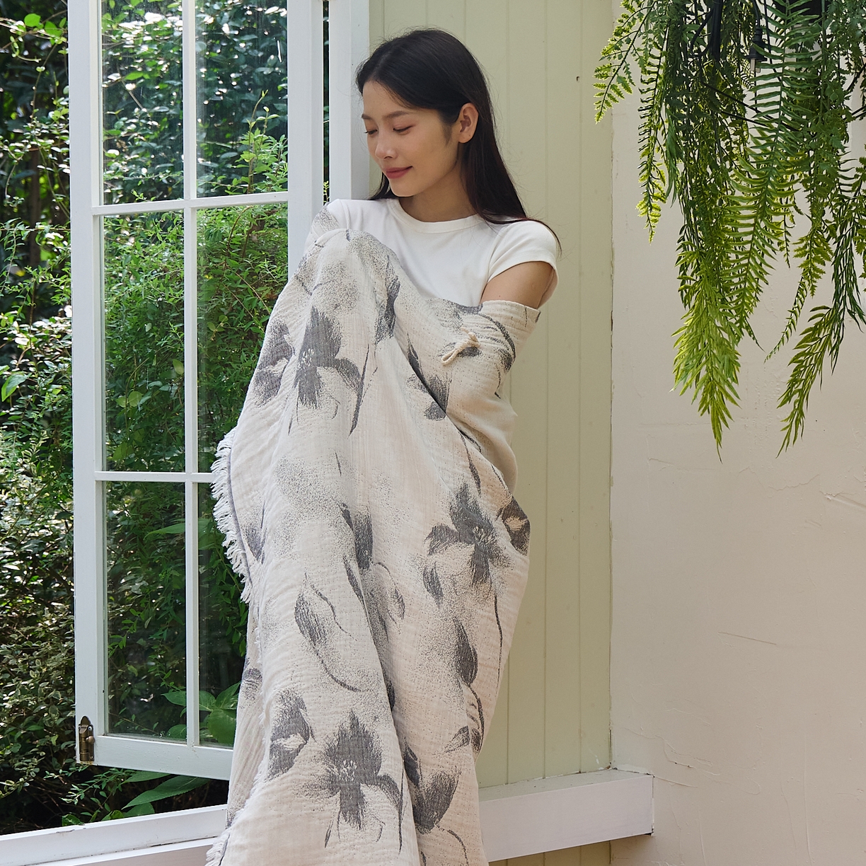 91家纺网 家纺一手货源 找家纺 沐瑟家纺 2025新款全棉流苏纱布披肩毯空调毯多功能午休毯牛角披肩毯民宿风 水墨花