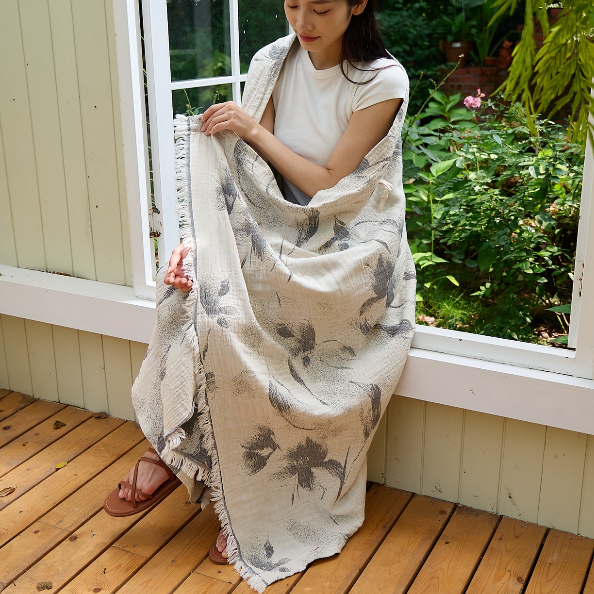 91家纺网 家纺一手货源 找家纺 沐瑟家纺 2025新款全棉流苏纱布披肩毯空调毯多功能午休毯牛角披肩毯民宿风 水墨花