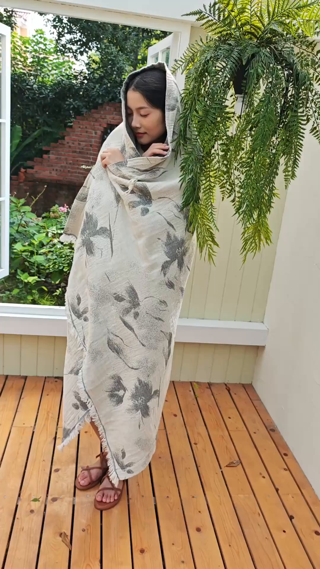 91家纺网 家纺一手货源 找家纺 沐瑟家纺 2025新款全棉流苏纱布披肩毯空调毯多功能午休毯牛角披肩毯民宿风 水墨花