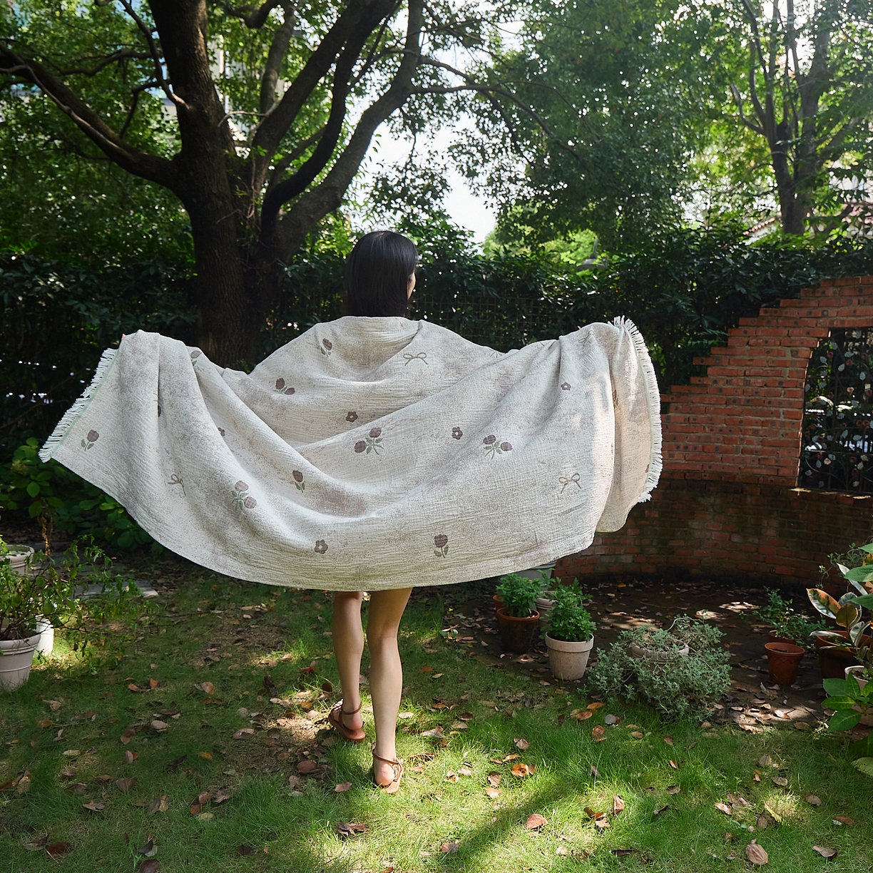 91家纺网 家纺一手货源 找家纺 沐瑟家纺 2025新款全棉流苏纱布披肩毯空调毯多功能午休毯牛角披肩毯民宿风 薇禾