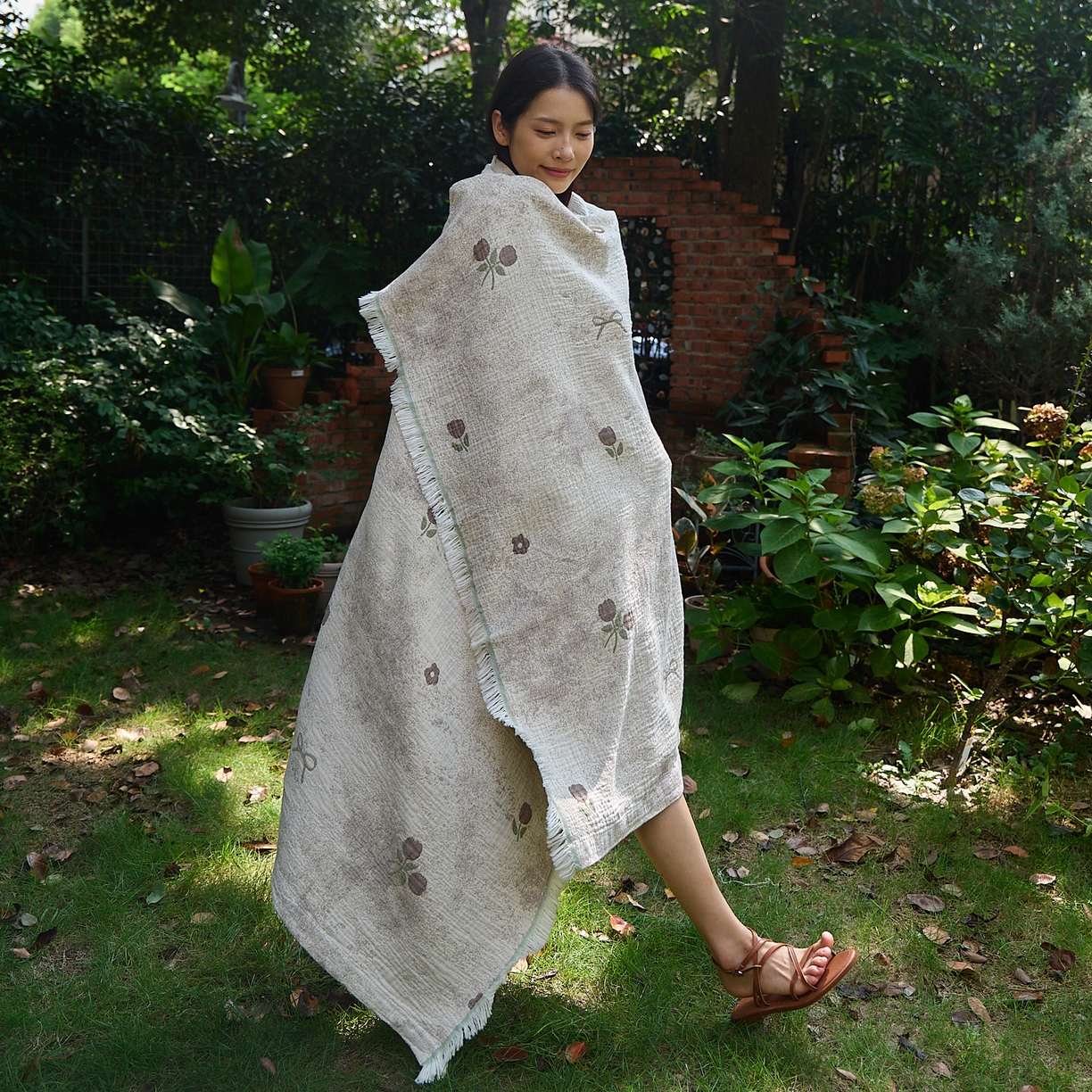 91家纺网 家纺一手货源 找家纺 沐瑟家纺 2025新款全棉流苏纱布披肩毯空调毯多功能午休毯牛角披肩毯民宿风 薇禾