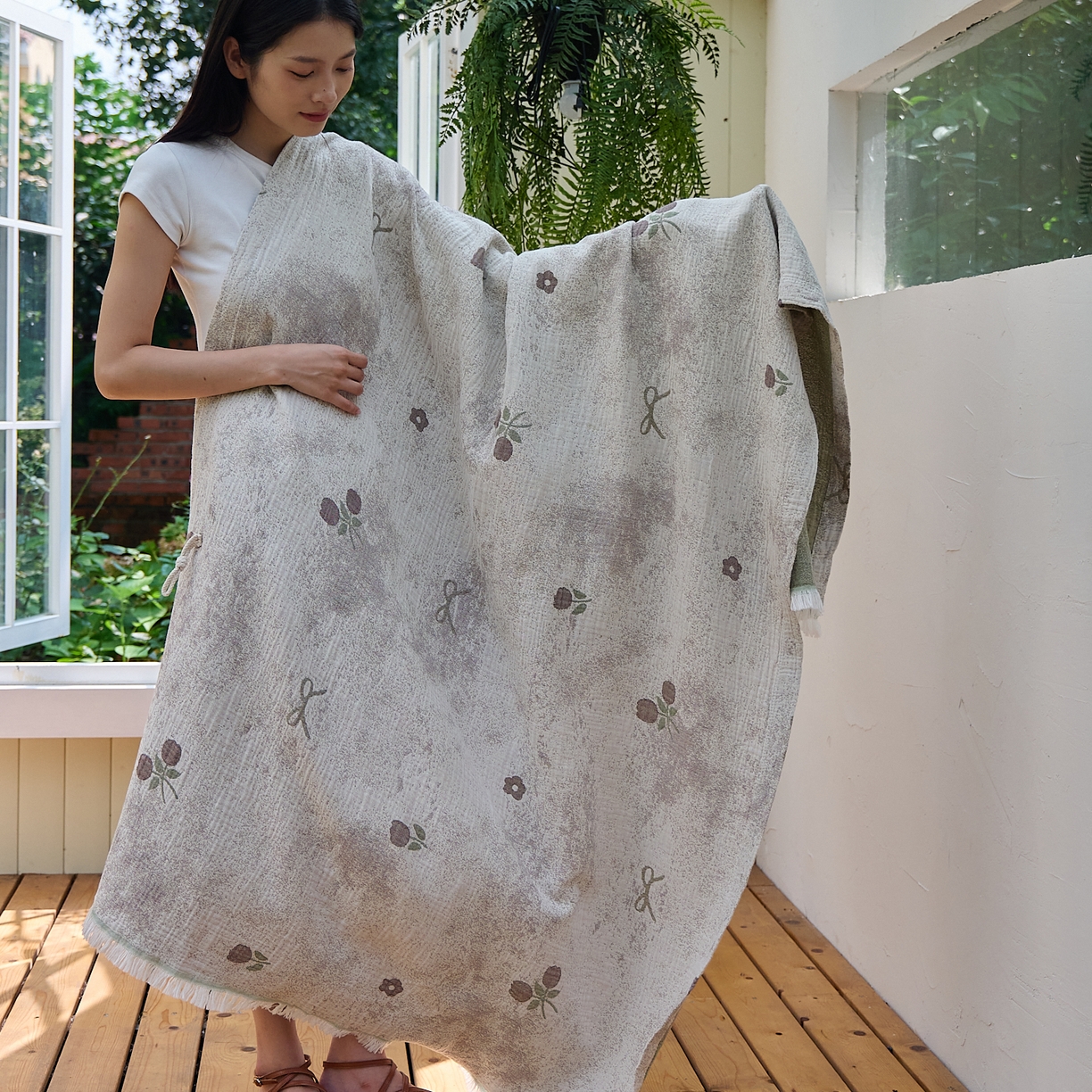 91家纺网 家纺一手货源 找家纺 沐瑟家纺 2025新款全棉流苏纱布披肩毯空调毯多功能午休毯牛角披肩毯民宿风 薇禾