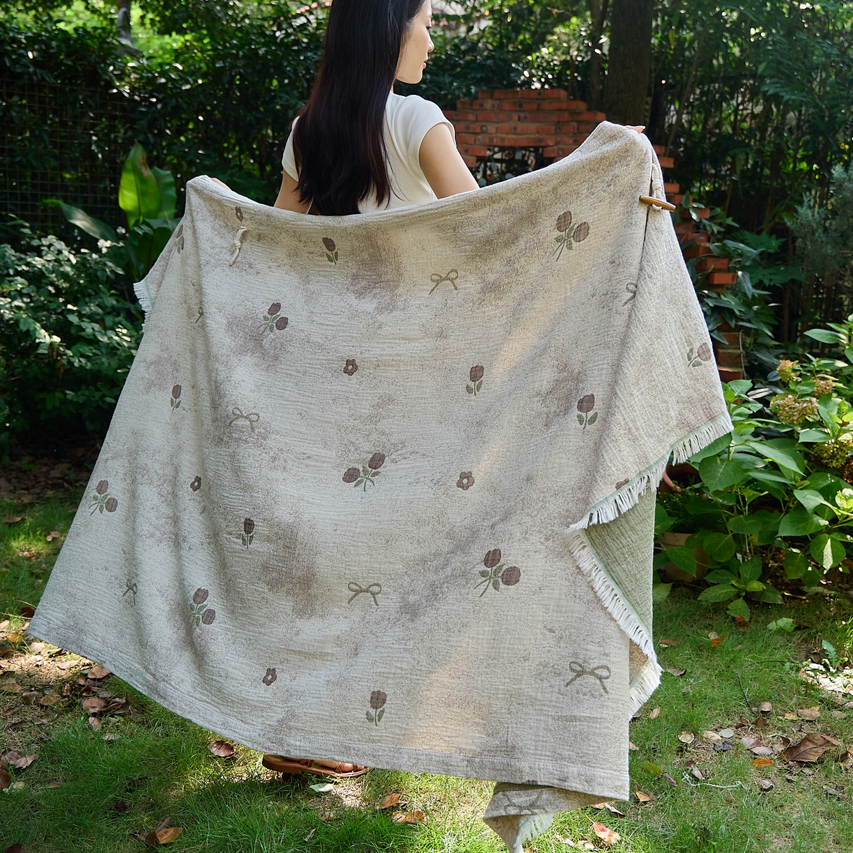 91家纺网 家纺一手货源 找家纺 沐瑟家纺 2025新款全棉流苏纱布披肩毯空调毯多功能午休毯牛角披肩毯民宿风 薇禾