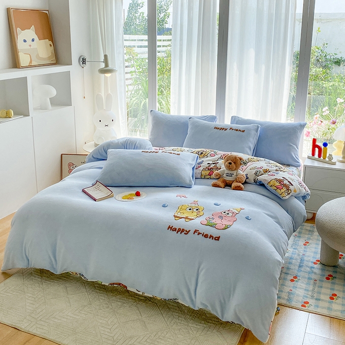 91家纺网 家纺一手货源 找家纺 云木里 2025新款A类卡通加厚毛巾绣牛奶绒四件套 海宝派派