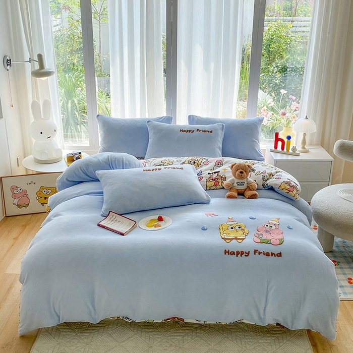 91家纺网 家纺一手货源 找家纺 云木里 2025新款A类卡通加厚毛巾绣牛奶绒四件套 海宝派派