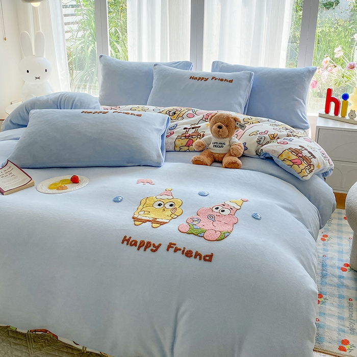 91家纺网 家纺一手货源 找家纺 云木里 2025新款A类卡通加厚毛巾绣牛奶绒四件套 海宝派派