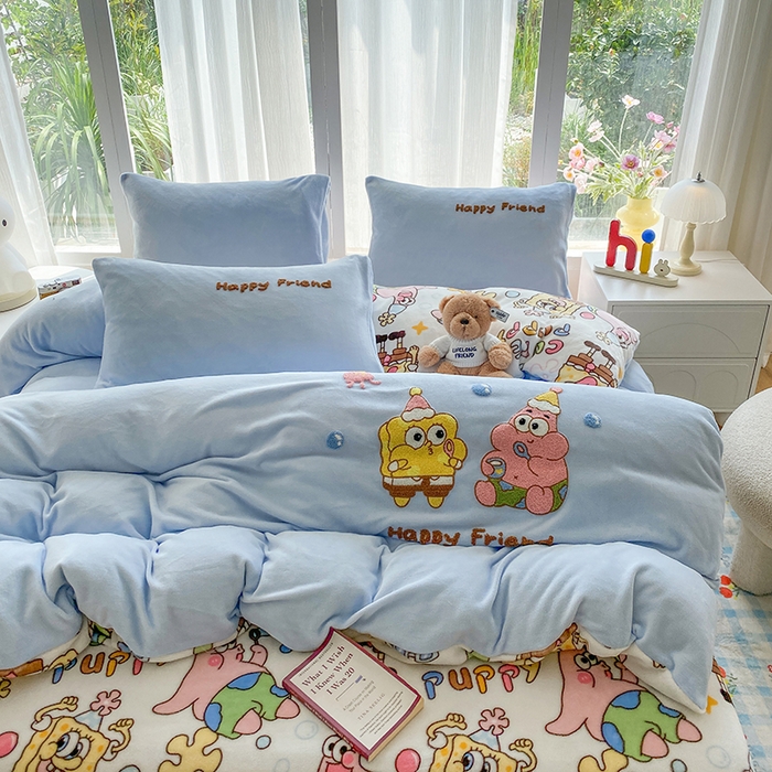 91家纺网 家纺一手货源 找家纺 云木里 2025新款A类卡通加厚毛巾绣牛奶绒四件套 海宝派派