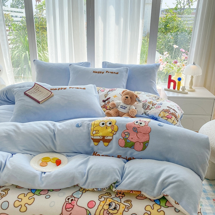 91家纺网 家纺一手货源 找家纺 云木里 2025新款A类卡通加厚毛巾绣牛奶绒四件套 海宝派派