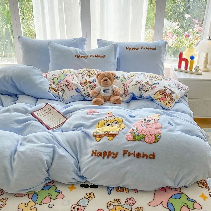 91家纺网 家纺一手货源 找家纺 云木里 2025新款A类卡通加厚毛巾绣牛奶绒四件套 海宝派派