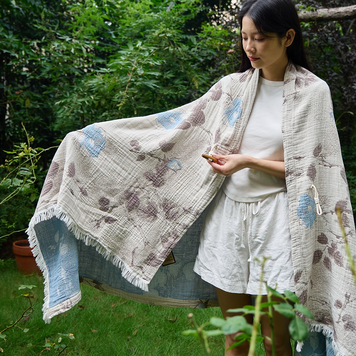 91家纺网 家纺一手货源 找家纺 沐瑟家纺 2025新款全棉流苏纱布披肩毯空调毯多功能午休毯牛角披肩毯民宿风 枝蘭