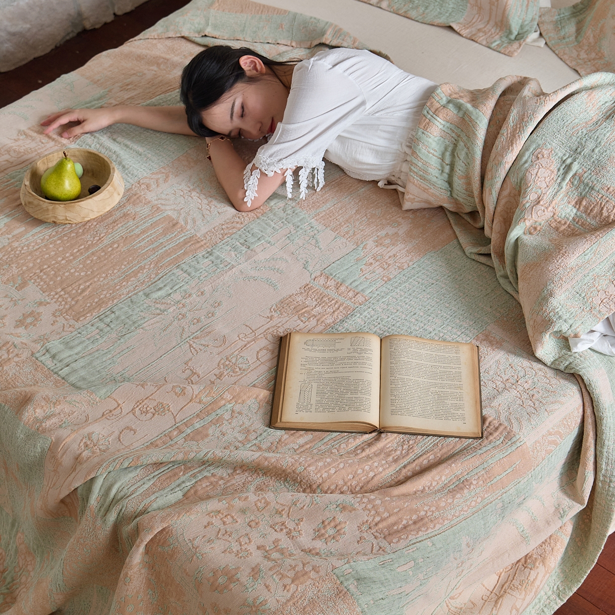 91家纺网 家纺一手货源 找家纺 沐瑟家纺 2025新款全棉纱布双层纱床盖三件套床盖 乱世绿色