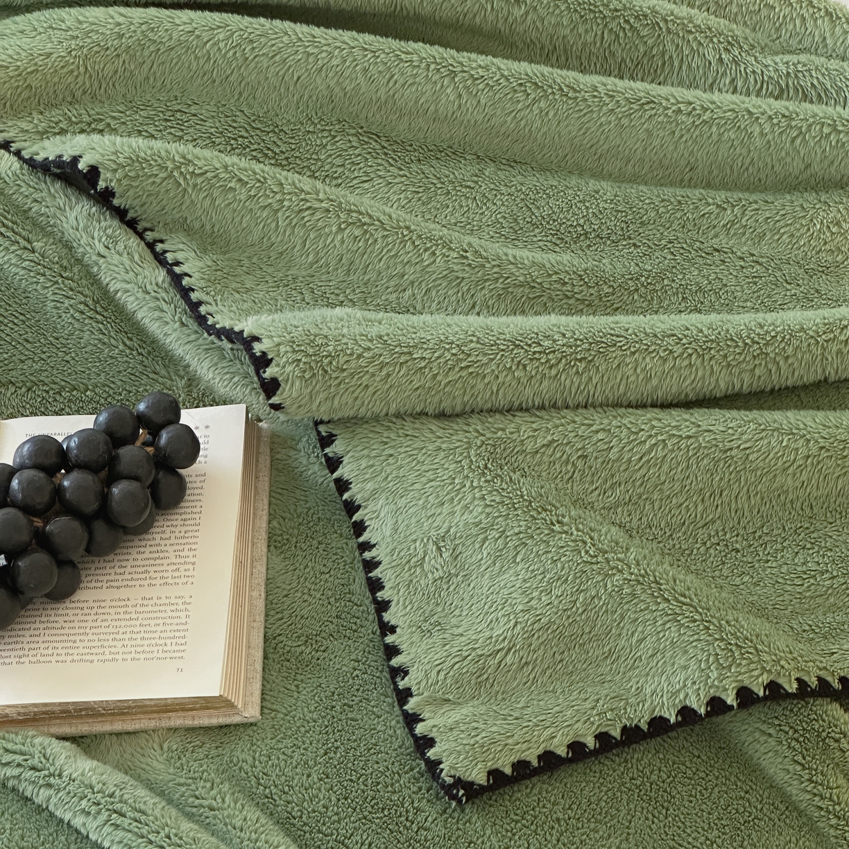 91家纺网 家纺一手货源 找家纺 三味舒屋 2025新款多用纯色双面牛奶绒毛毯 橄榄绿