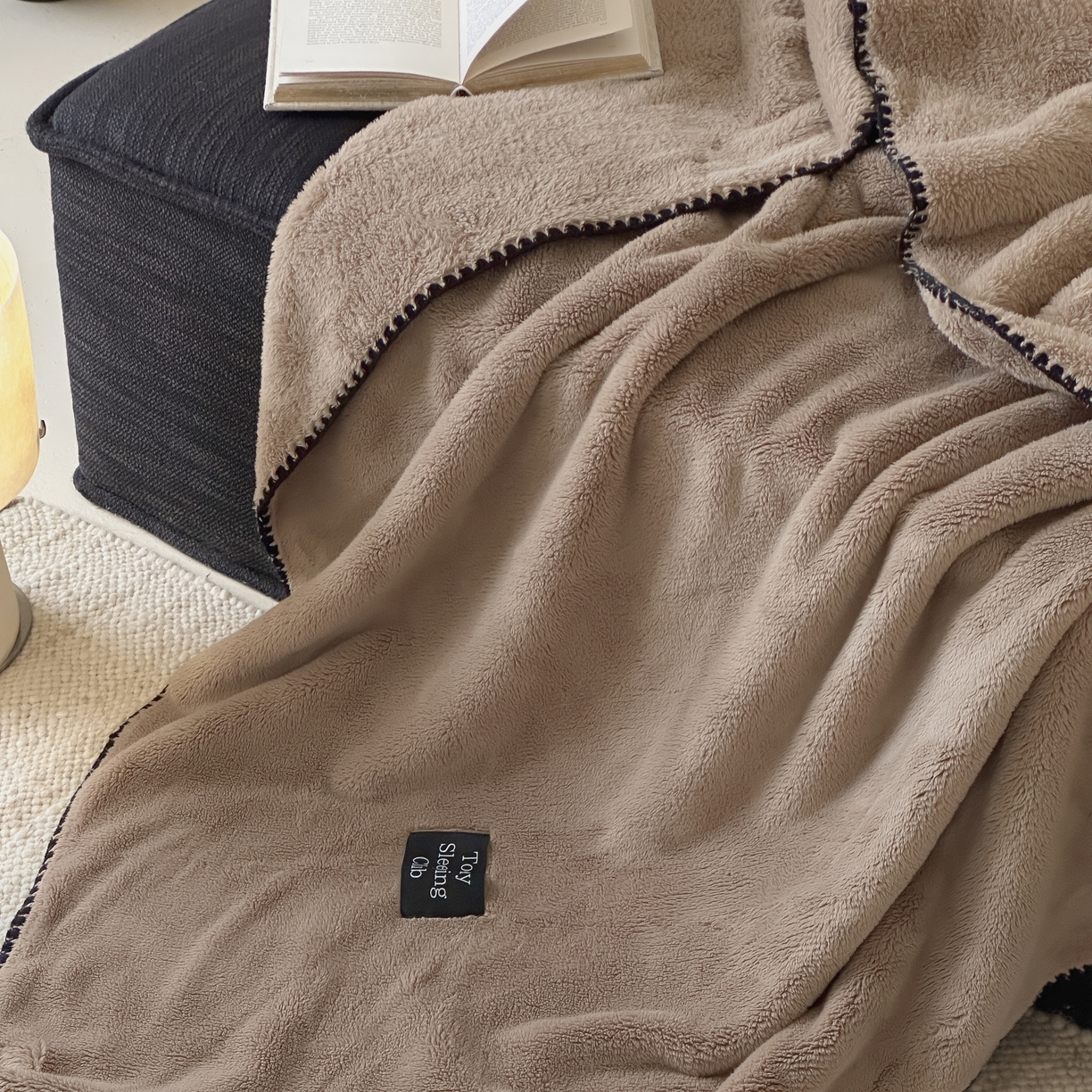 91家纺网 家纺一手货源 找家纺 三味舒屋 2025新款多用纯色双面牛奶绒毛毯 米咖