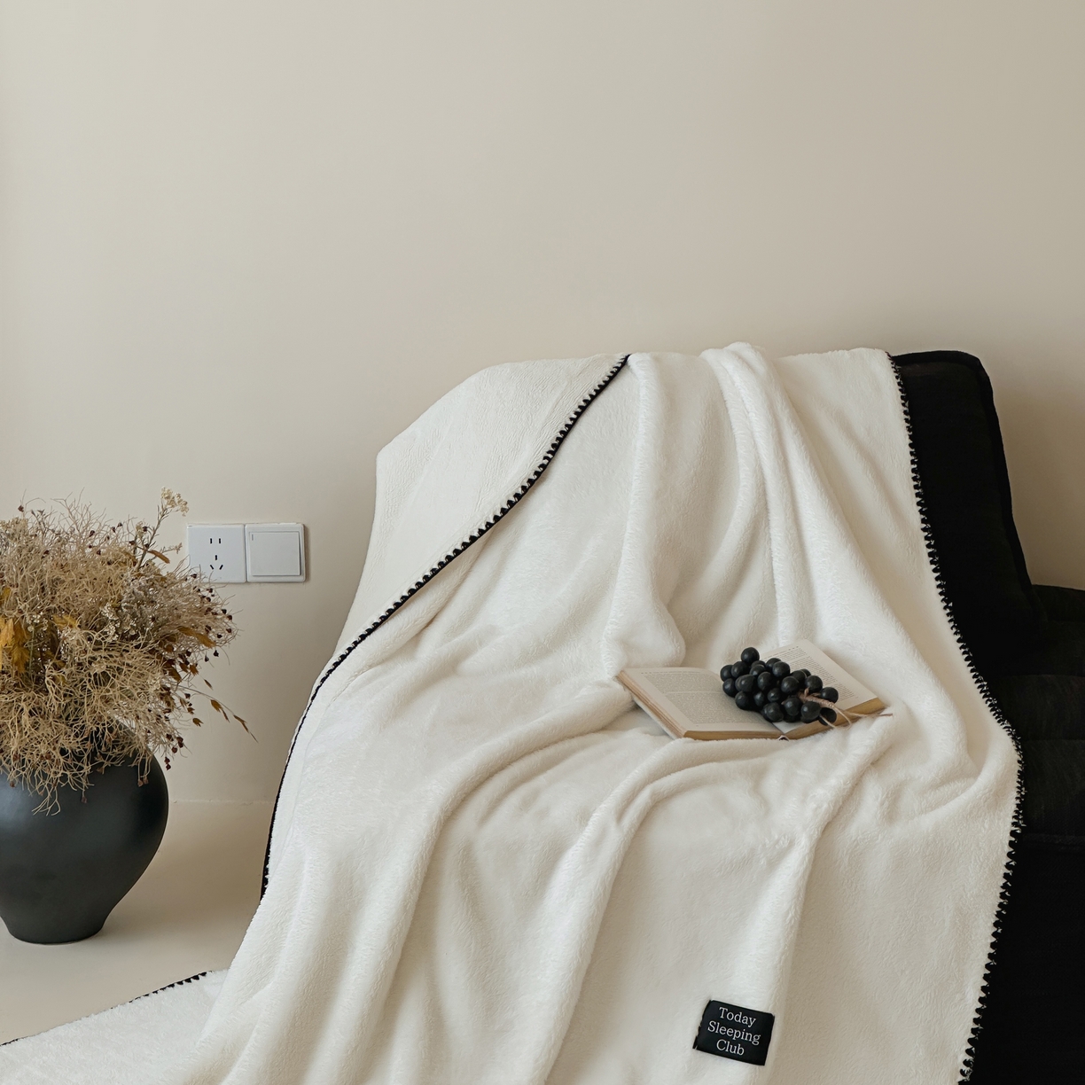 三味舒屋 2025新款多用纯色双面牛奶绒毛毯 米月白