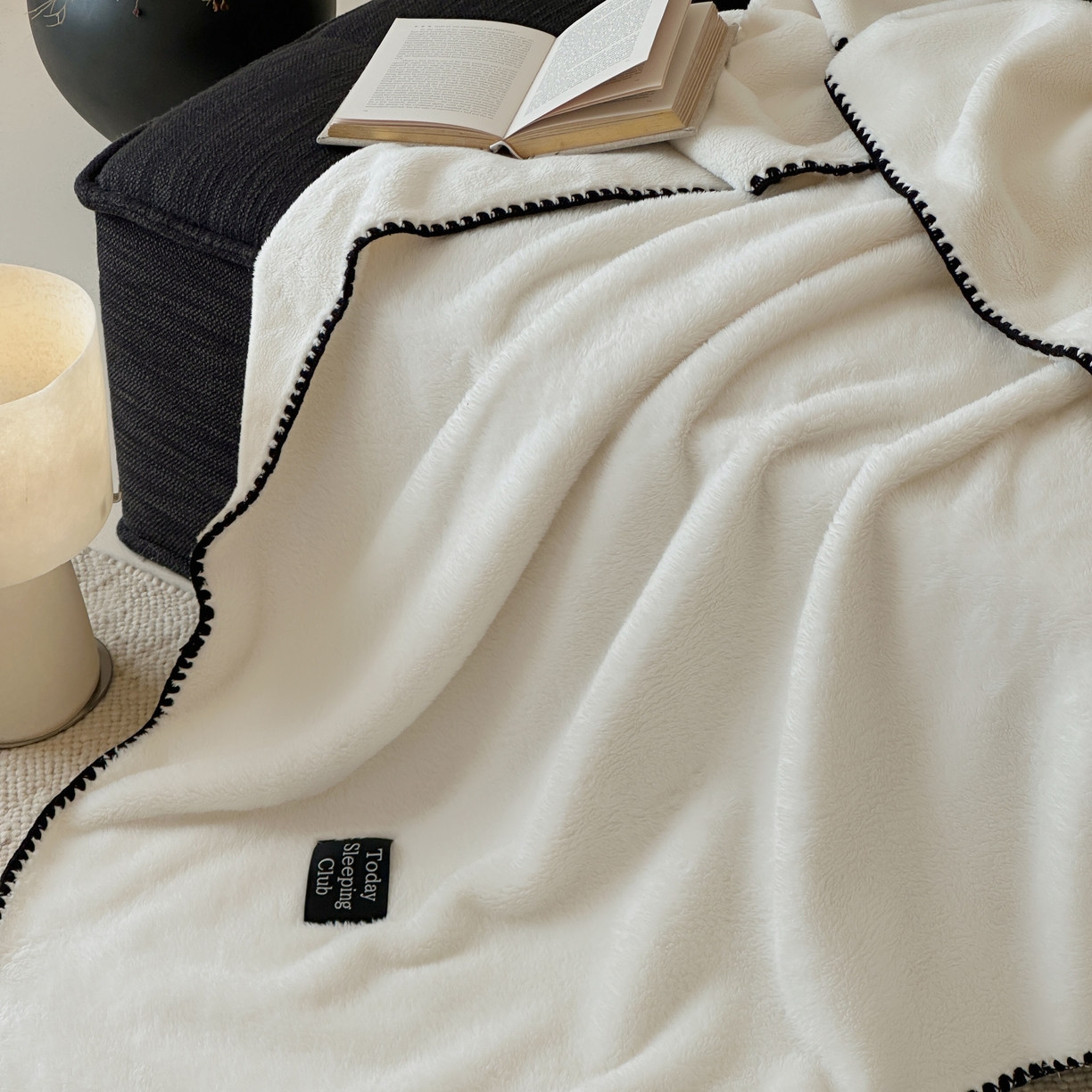 91家纺网 家纺一手货源 找家纺 三味舒屋 2025新款多用纯色双面牛奶绒毛毯 米月白