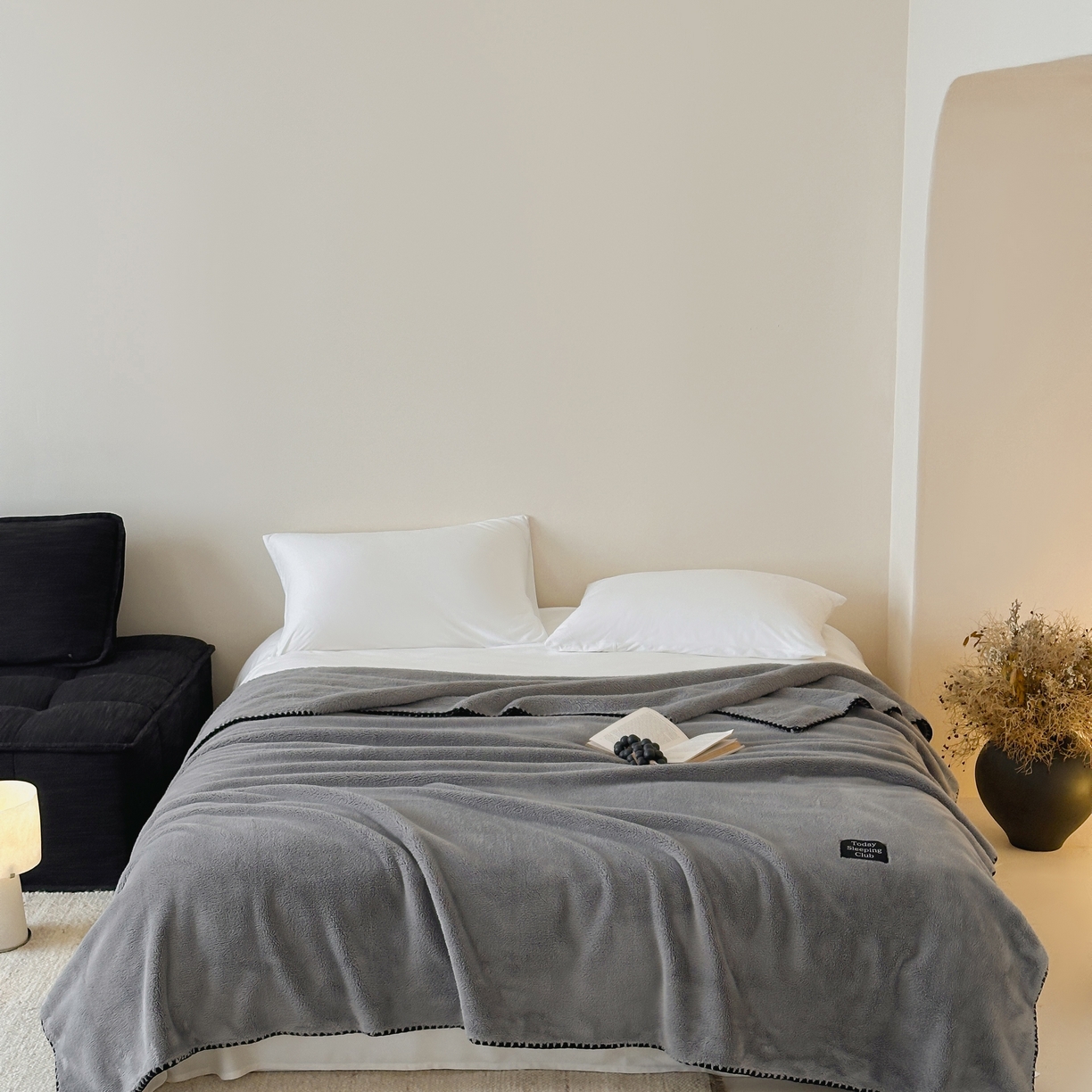 91家纺网 家纺一手货源 找家纺 三味舒屋 2025新款多用纯色双面牛奶绒毛毯 深空灰