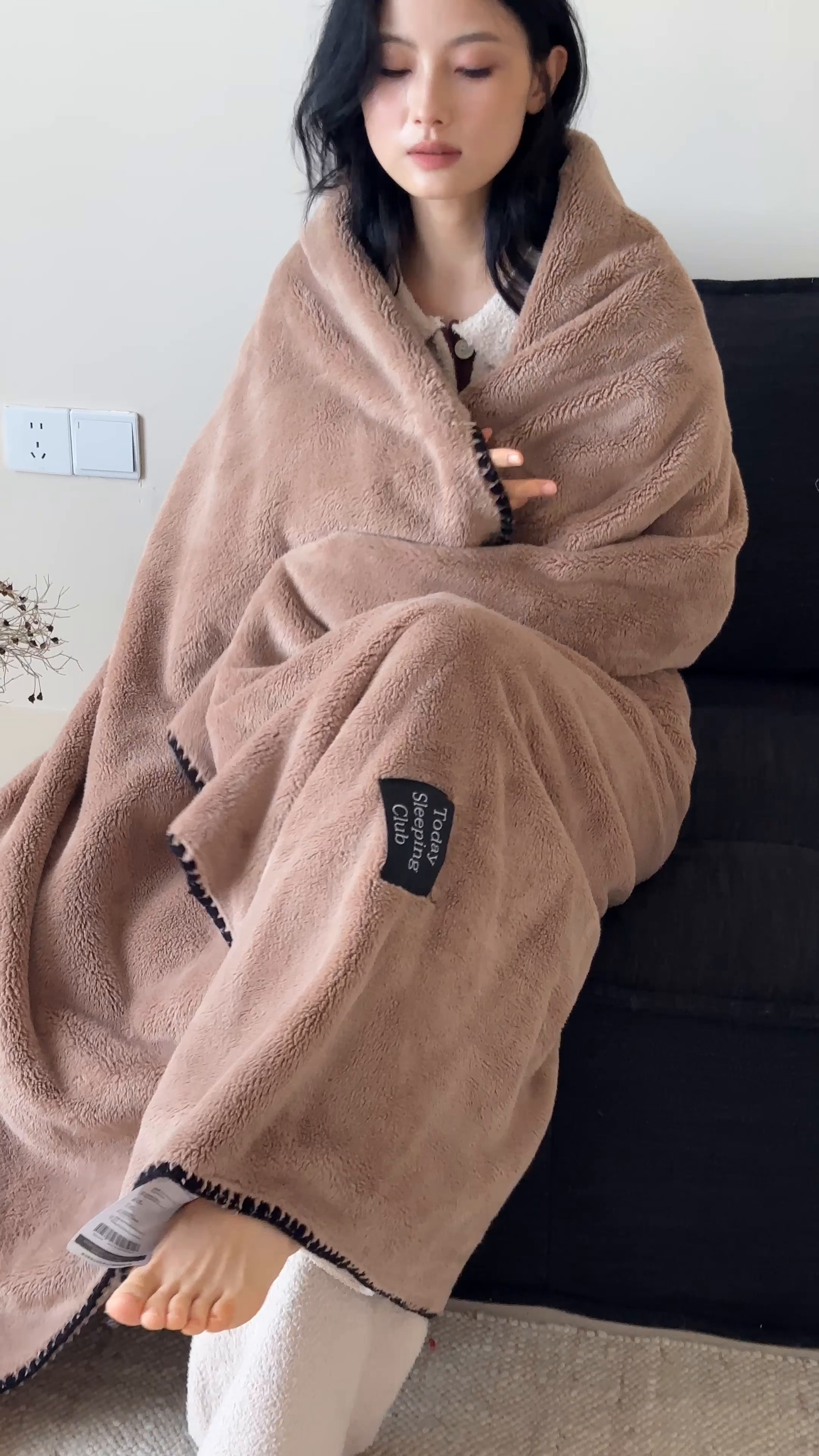 91家纺网 家纺一手货源 找家纺 三味舒屋 2025新款多用纯色双面牛奶绒毛毯 米咖