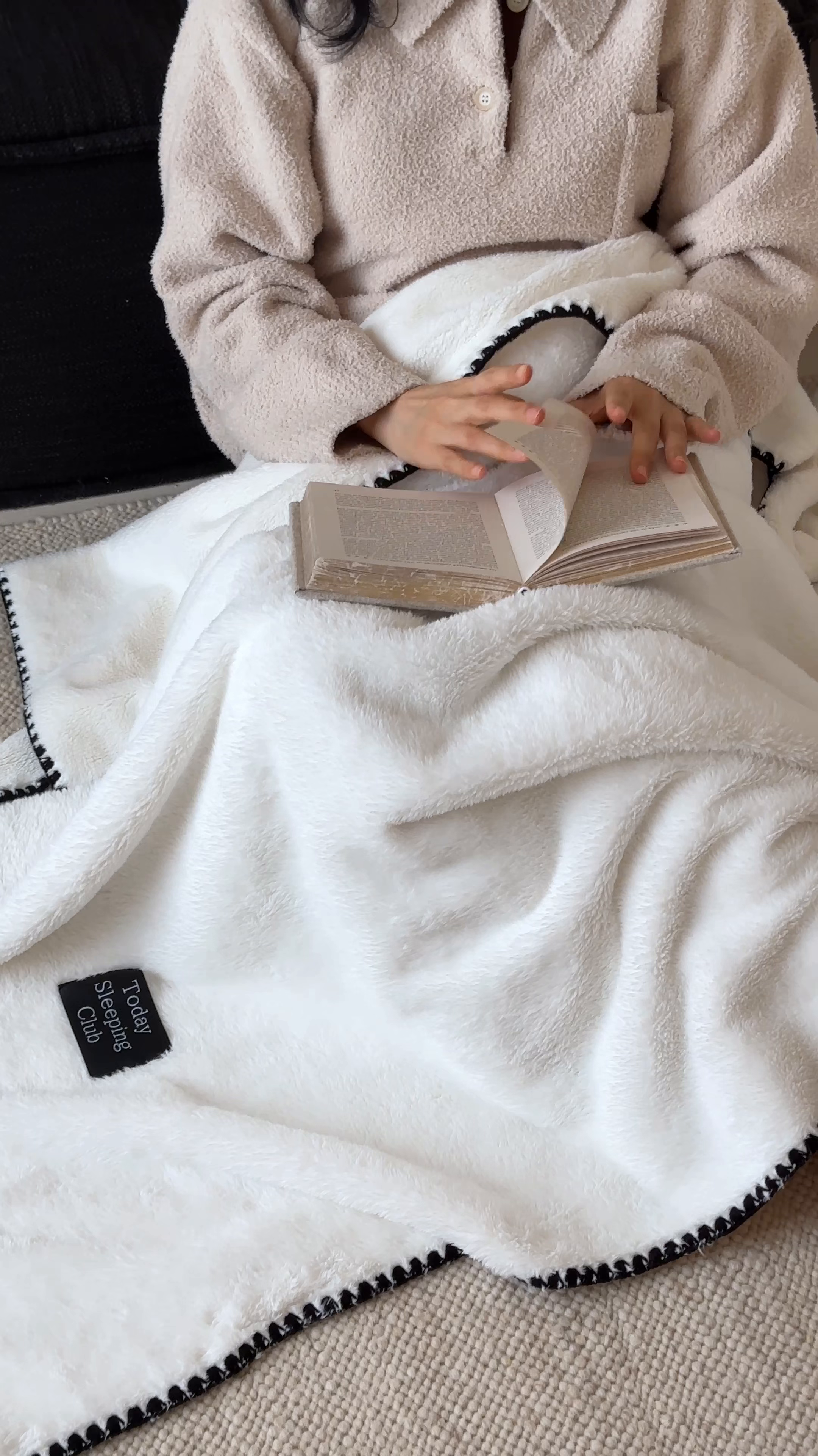 91家纺网 家纺一手货源 找家纺 三味舒屋 2025新款多用纯色双面牛奶绒毛毯 米月白