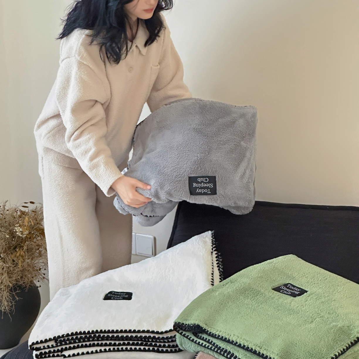 91家纺网 家纺一手货源 找家纺 三味舒屋 2025新款多用纯色双面牛奶绒毛毯 组合图