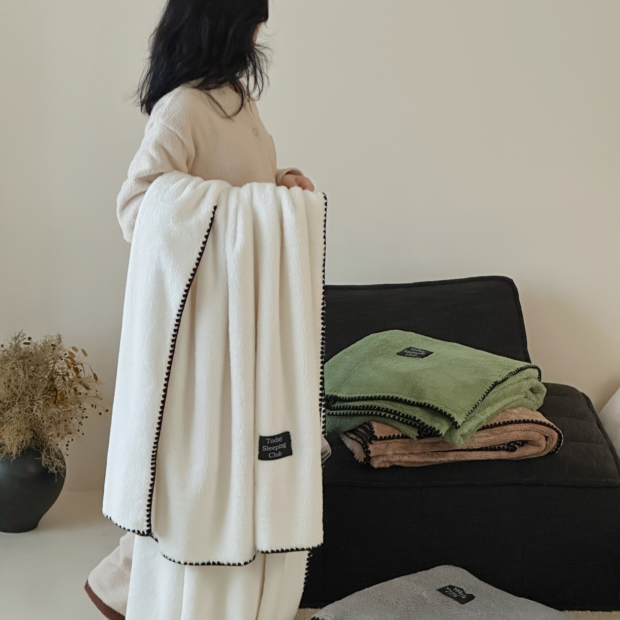 91家纺网 家纺一手货源 找家纺 三味舒屋 2025新款多用纯色双面牛奶绒毛毯 组合图