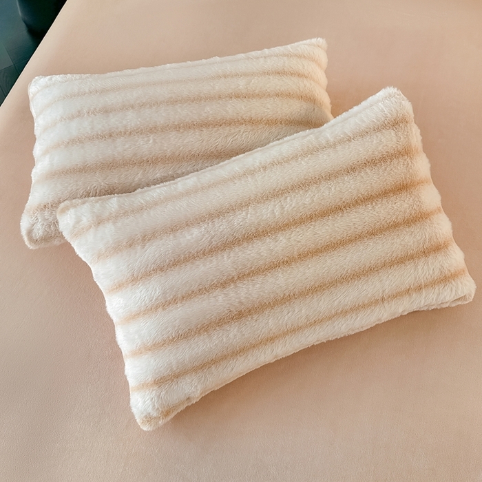 91家纺网 家纺一手货源 找家纺 梵克保罗 2025秋冬新款加厚美拉德仿兔毛皮草抽条牛奶绒四件套 奶油白