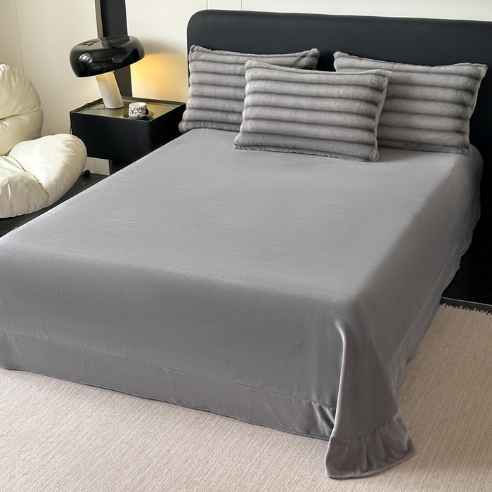 91家纺网 家纺一手货源 找家纺 梵克保罗 2025秋冬新款加厚美拉德仿兔毛皮草抽条牛奶绒四件套 时尚灰