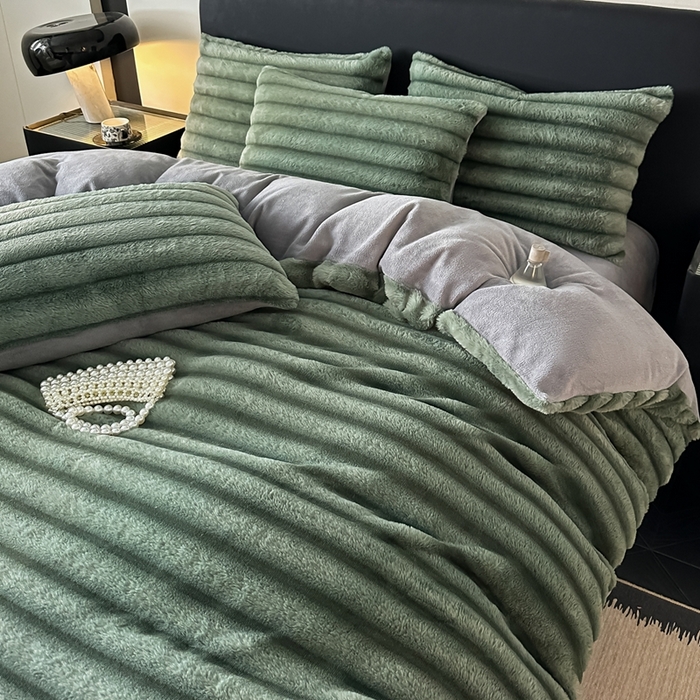 91家纺网 家纺一手货源 找家纺 梵克保罗 2025秋冬新款加厚美拉德仿兔毛皮草抽条牛奶绒四件套 优雅绿