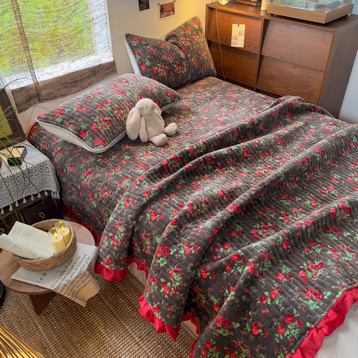 91家纺网 家纺一手货源 找家纺 （总）默忆 2025新款牛奶绒夹棉花边韩版印花床盖三件套加厚保暖多功能单床盖