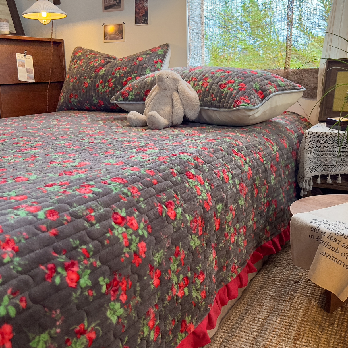 91家纺网 家纺一手货源 找家纺 （总）默忆 2025新款牛奶绒夹棉花边韩版印花床盖三件套加厚保暖多功能单床盖