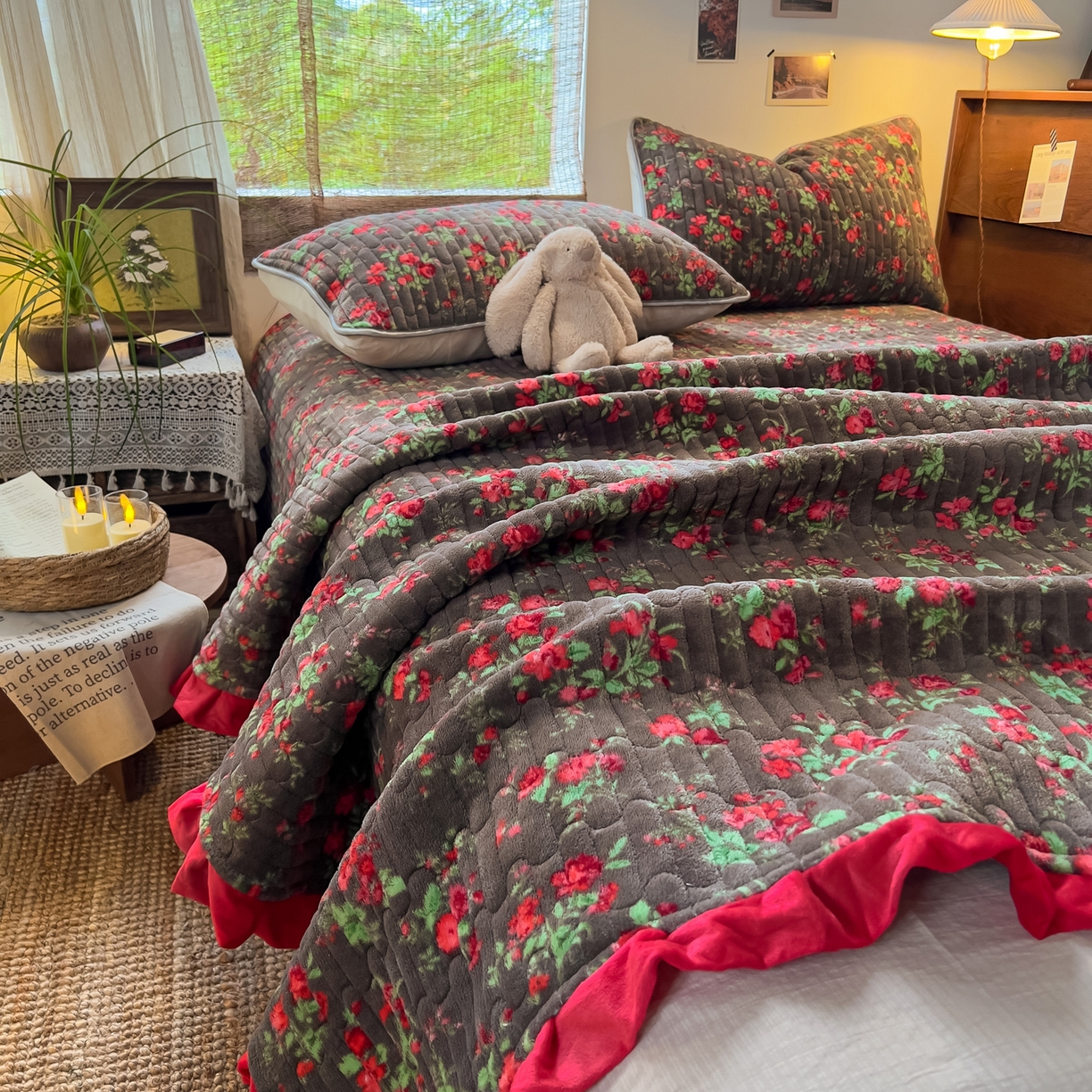 91家纺网 家纺一手货源 找家纺 （总）默忆 2025新款牛奶绒夹棉花边韩版印花床盖三件套加厚保暖多功能单床盖