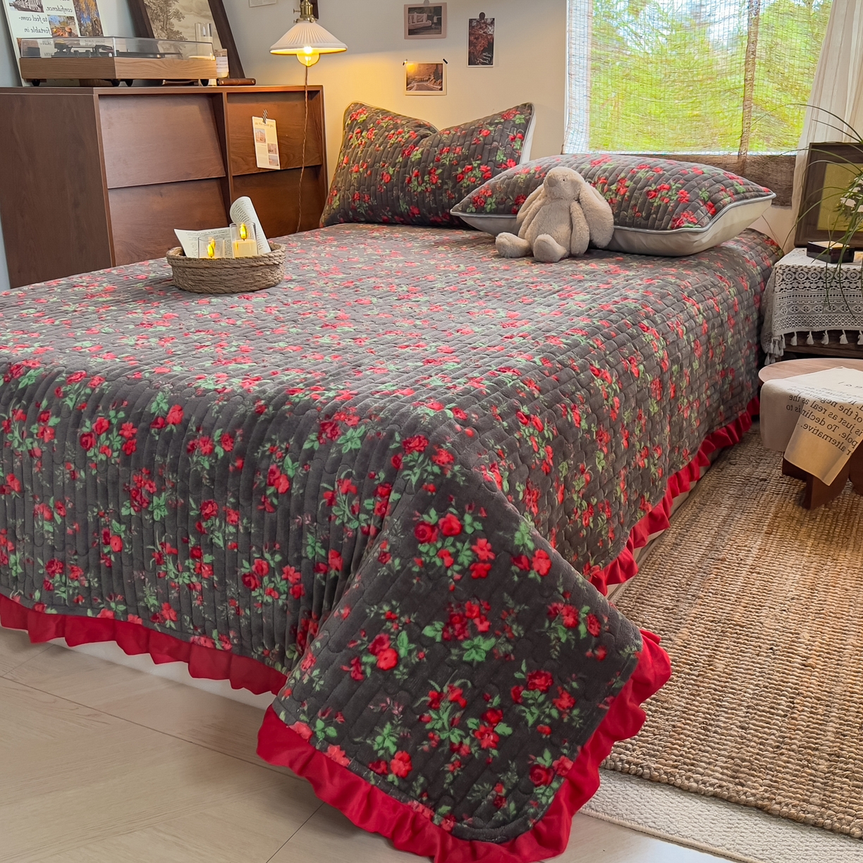 91家纺网 家纺一手货源 找家纺 （总）默忆 2025新款牛奶绒夹棉花边韩版印花床盖三件套加厚保暖多功能单床盖