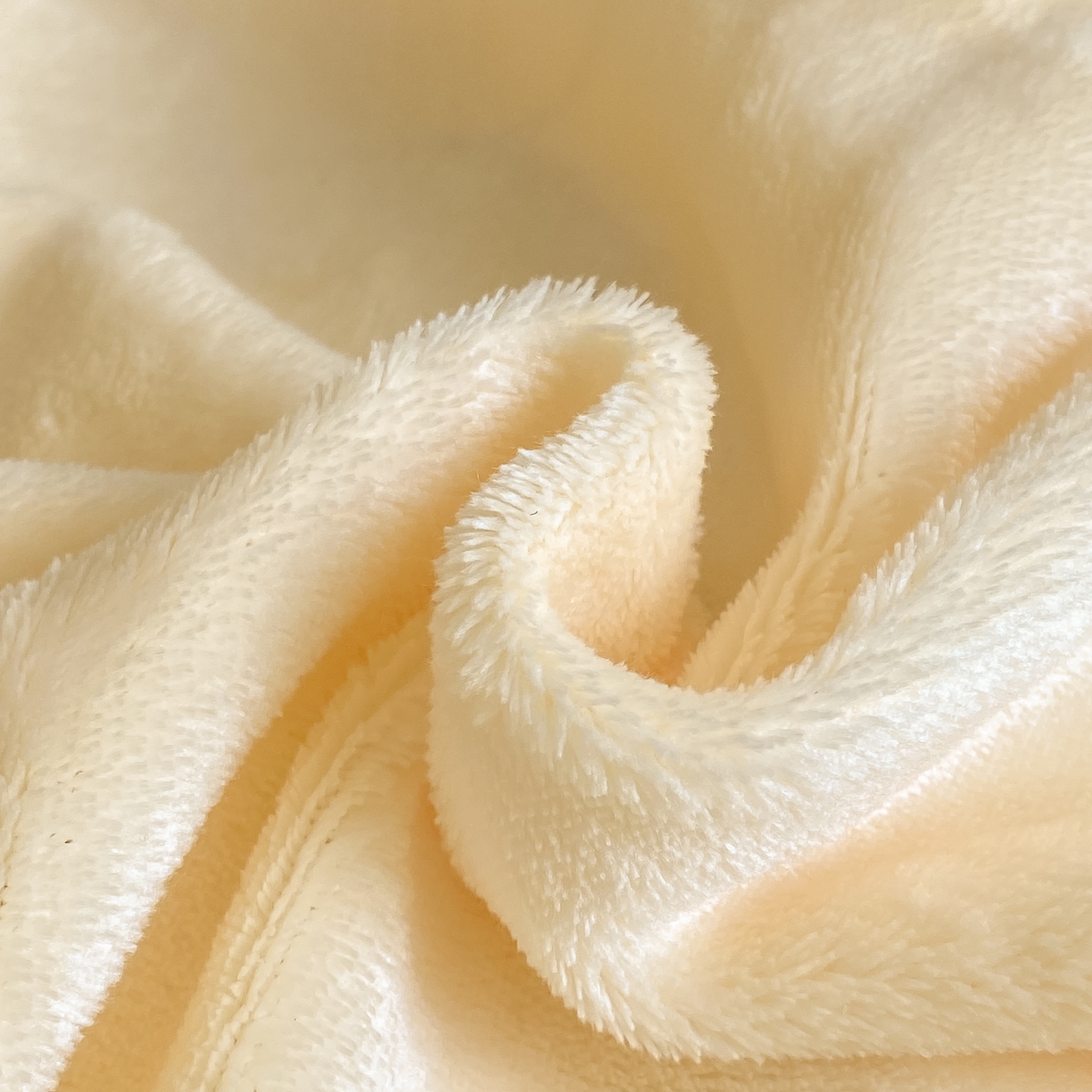 91家纺网 家纺一手货源 找家纺 二八年华 2025新款小毛球牛奶绒四件套 鹅黄