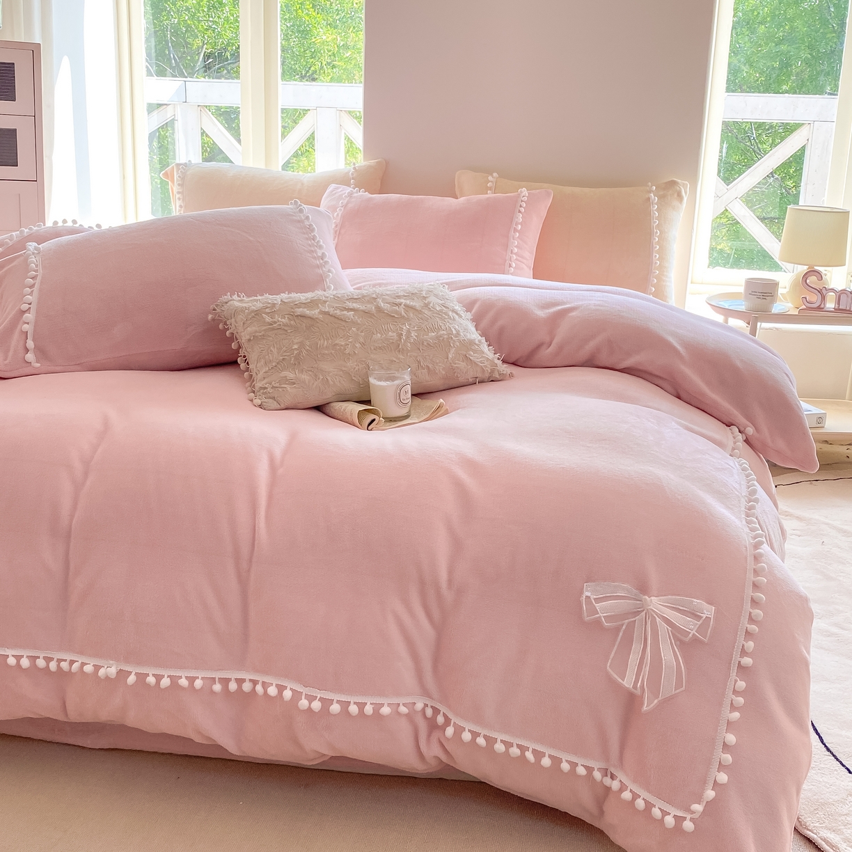 91家纺网 家纺一手货源 找家纺 二八年华 2025新款小毛球牛奶绒四件套 粉玉