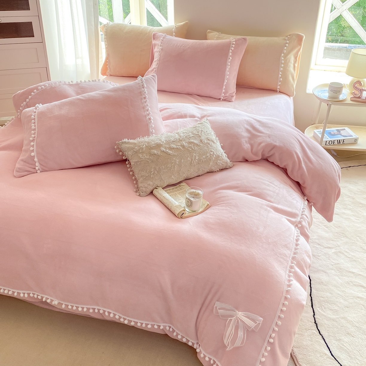 91家纺网 家纺一手货源 找家纺 二八年华 2025新款小毛球牛奶绒四件套 粉玉